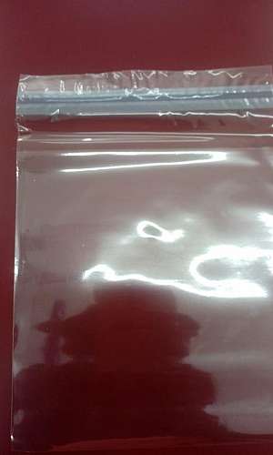 Saco de plástico com adesivo transparente Saco de plástico com adesivo transparente